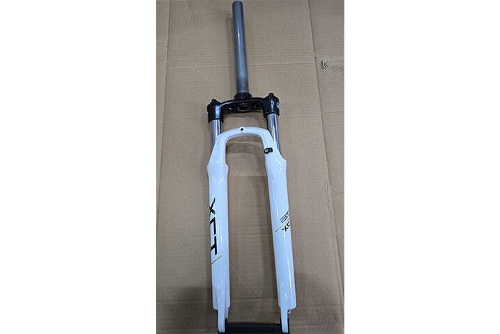 SR SUNTOUR - XCT 26'' Amortisörlü Kilitli Maşa M/LO Beyaz(Siyah Sticker) Disc Brake