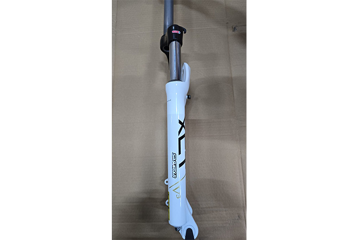 SR SUNTOUR - XCT 26'' Amortisörlü Kilitli Maşa M/LO Beyaz(Siyah Sticker) Disc Brake