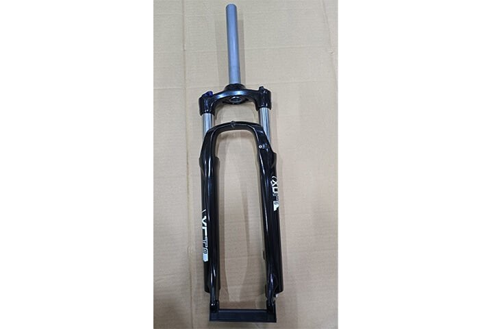 SR SUNTOUR - XCT 26'' Amortisörlü Kilitlenebilir Maşa M/LO Siyah(Beyaz Sticker) Disc Brake